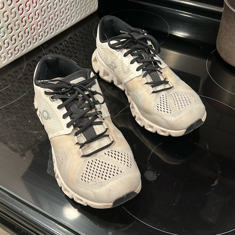 On cloud women’s shoes size 6.5